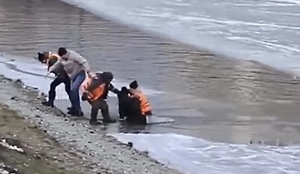 Прохожий спас ребёнка, провалившегося под лёд в Екатеринбурге 