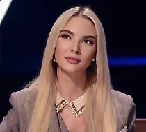 Так, он потрогал меня 3 секунды, и теперь пытается насильно вогнать... У меня там не дискотека началась, а стройплощадка. Мой мозг все ещё решает, куда девать воспоминания о дурацком совещании и грязной посуде в раковине, а он уже думает о финише. Я чувствую себя инструментом для его оргазма.