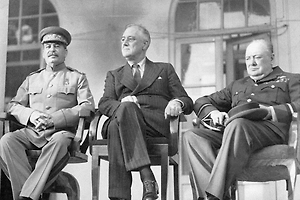 ФСБ рассказала, как уголовники-зацеперы пытались проехать на поезде Сталина в Тегеран