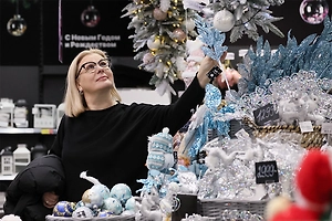 Жители столицы начали готовиться к Новому году раньше обычного