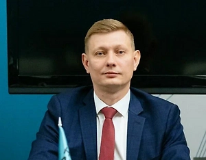 Исполнительский сбор (ИС) — это сумма, которая взыскивается с должника, если он не исполняет требования и не погашает задолженность добровольно в установленный срок. На сегодняшний день размер сбора в РФ составляет 7% от суммы взысканного имущества. Допустим, если вы должны 100 000 рублей и вовремя не оплатили задолженность, приставы взыщут с вас эти деньги, а за процедуру сверху вы заплатите 7%.