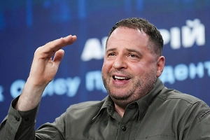 Ермак решил спрятаться от НАБУ на фронте, но его не берут командиры