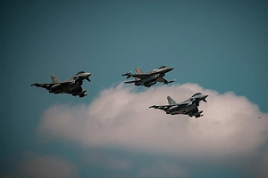 Польша привела в боевую готовность свою ПВО и подняла авиацию из-за ударов по Украине