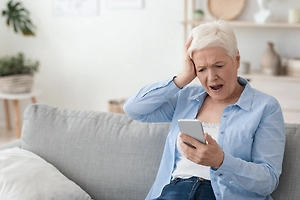 В Иркутске мошенники обманули женщину на 9 миллионов рублей и своего курьера