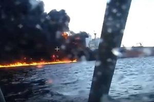 Повреждённый в Чёрном море танкер Virat отбуксируют к берегу Турции