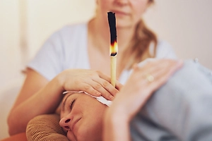 Вплоть до потери слуха: Лор рассказал, почему нельзя использовать ушные фитосвечи