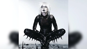 Глюкоза явила себя в новом инфернальном образе и напугала поклонников