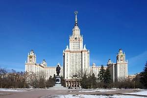 Около 1,5 тысячи студентов эвакуировали из учебного корпуса МГУ