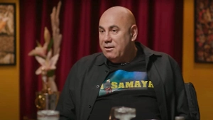 Лишая её работы, вы лишаете её возможности вернуть деньги пострадавшему. Ну, будет она сидеть дома, жить на эту пенсию. И что из этого получится? Владелец от этого получит деньги? Или вам нужна всем кровь, вы хотите видеть, как Долина сейчас живёт на вокзале, доедает последний хер без соли? Этого вы хотите? Вот мне всегда один вопрос к толпе: а вы что хотите? Я же вижу эту желчь, эту ненависть, им хочется понаблюдать, как какой-то публичный народный артист на помойке побирается, а потом подойти ещё бросить камень: «Так тебе и надо».