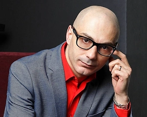 Вы разве не знаете о том, что в бюджете Украины не хватает денег на военные расходы? Для вас это разве тайна? Если не хватает денег, то, соответственно, люди будут брошены в такие абсолютно бесчеловечные условия, бездомные в том числе. Только украинской власти на это абсолютно наплевать. Им нужна человеческая плоть для затыкания всех этих могучих дыр, связанных с фронтом и всем прочим.