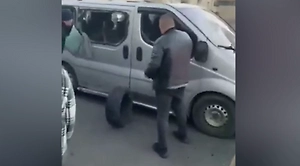 Жители Одессы разбили автобус военкомата, спасая мобилизованных от ТЦК