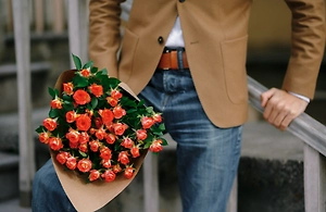 Россиянин-романтик украл 19 роз, чтобы очаровать грустную незнакомку