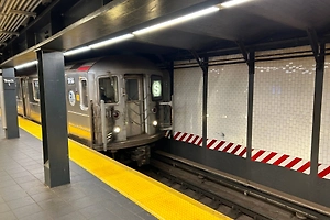 В Нью-Йорке студент в шутку поджёг спящего пассажира в метро