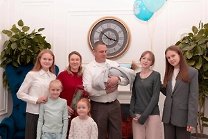 В Подмосковье мать семерых дочерей родила долгожданного сына