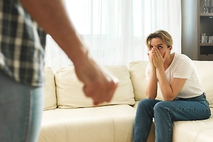 В Омске боец ММА сломал нос жене из-за плохо помытой раковины