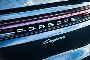 Сотни Porsche россиян превратились в «кирпичи», причин может быть две