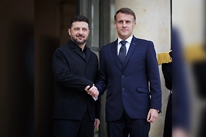 Макрон требует допустить хранящие активы РФ страны к переговорам по разморозке