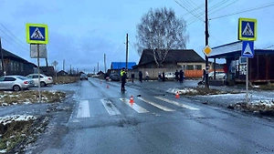 Водитель отвлёкся на разговор и насмерть сбил 14-летнюю школьницу на переходе