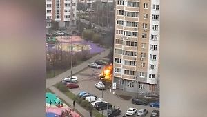 МЧС назвало причину ЧП со сгоревшим авто во дворе дома в Москве