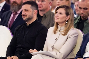 Зеленский с женой покинули Украину и остановились в Париже