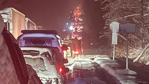 Сотни машин застряли на трассе у Байкала из-за большегрузов в декабрьский мороз