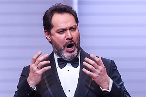 Оперному певцу Ильдару Абдразакову присвоили звание народного артиста