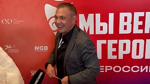 Костя Цзю решил отрезать легендарную косичку и продать её за $1 млн