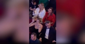 «Почему не на передовой?» В Турции в шоке от кутежа Кулебы на концерте с хозяйкой секс-шопа