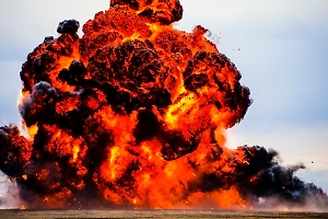 В порту Одессы прогремело несколько мощных взрывов и начался пожар