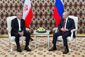 Путин провёл встречу с президентом Ирана Пезешкианом в Туркменистане