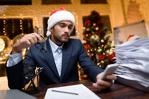 Россиянам напомнили о праве отказаться работать в новогодние праздники