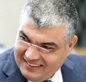 С 1 января 2026 года МРОТ будет установлен в размере 27 093 рубля в месяц. Одновременно с этим вырастет и прожиточный минимум. Для трудоспособного населения он составит 20 644 рубля в месяц, для пенсионеров — 16 079 рублей, для детей — 18 371 рубль. Эти величины имеют большое значение, так как выступают основой для расчёта целого ряда социальных платежей.