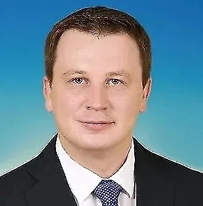 После установления контакта мошенники переходят к сбору данных. Они просят сообщить код из смс, якобы для подтверждения регистрации или входа в школьный сервис. На самом деле это стандартный приём социальной инженерии: через код мошенники получают доступ к аккаунтам, где могут храниться персональные данные, переписка или привязанные банковские инструменты.