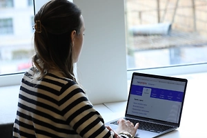 Мошенники разыграли спектакль и выманили у зумерши драгоценности на 150 млн 