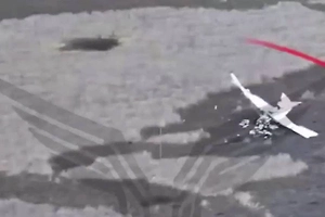 На таран: Минобороны показало видео уничтожения переделанного в тяжёлый дрон самолёта ВСУ