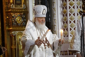 Патриарх Кирилл освятил пасхальные куличи в храме Христа Спасителя