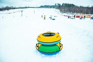 В Петербурге мужчина получил серьёзную травму позвоночника при катании на тюбинге