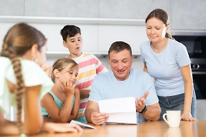 В России могут создать «детскую алиментную карту» с полным контролем трат