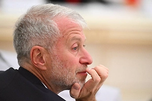 Стармер грозит Абрамовичу судом, если он не выдаст Киеву £2,5 млрд с продажи «Челси»