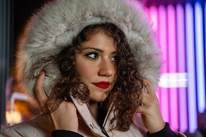 Стилист Лисовец оценил новый хайповый метод носить куртку с капюшоном мехом внутрь