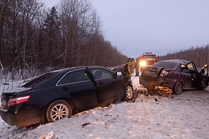 Две чиновницы и водитель угодили в смертельное ДТП на трассе в Чувашии