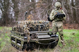 Путин поручил ускорить оснащение Армии России робототехникой и ИИ