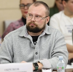 При аварии закон допускает суммарный перерыв до 24 часов в месяц, а единовременный перерыв зависит от температуры в помещении: до 16 часов при +12 °C, до 8 часов при +10–12 °C и до 4 часов при +8–10 °C. С горячей водой ситуация другая: кратковременные отключения на ремонт и профилактику допустимы, но их длительность тоже ограничивается теми же Правилами № 354. 