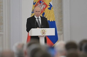 Песков: Решение многих вопросов россиян «под рукой», но идут сразу к Путину