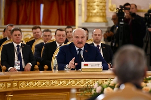 Лукашенко дал право рожающим трёх детей белорускам требовать у него что угодно