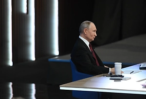  «Привет, брат!» Путина поразил разговор русского офицера с дагестанским в его кабинете