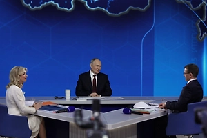 Зарубин показал закулисье прямой линии и рассказал, кто и зачем обнял Путина