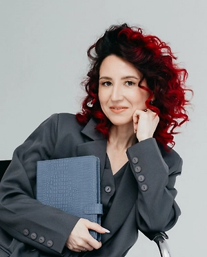 Среди них особое внимание привлёк вид Cladosporium sphaerospermum, богатый меланином. Эти грибы используют радиацию как источник энергии, и это открытие может изменить будущее космических экспедиций. В отличие от растений, которые используют фотосинтез для преобразования света в энергию, Cladosporium sphaerospermum поглощает ионизирующее излучение и преобразует его в химическую энергию для роста.