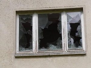 Слюсарь: В Таганроге повреждены многоквартирный дом и общежитие из-за атаки БПЛА