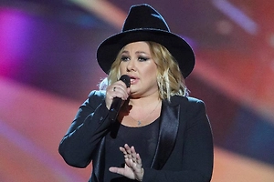 У подтанцовки Булановой появился конкурент – Ева Польна и её вирусный танец с лентами